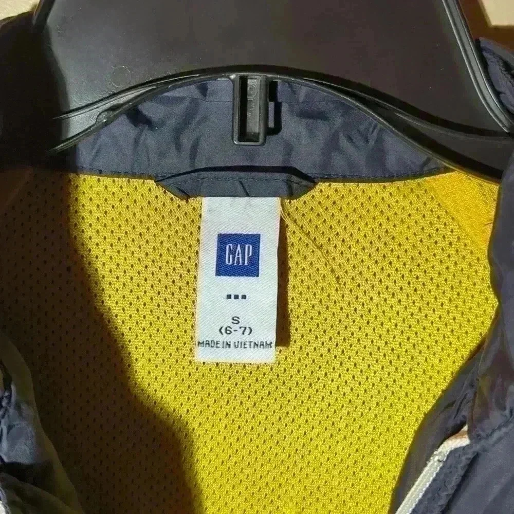 Gap wind breaker, small, blue and yellow